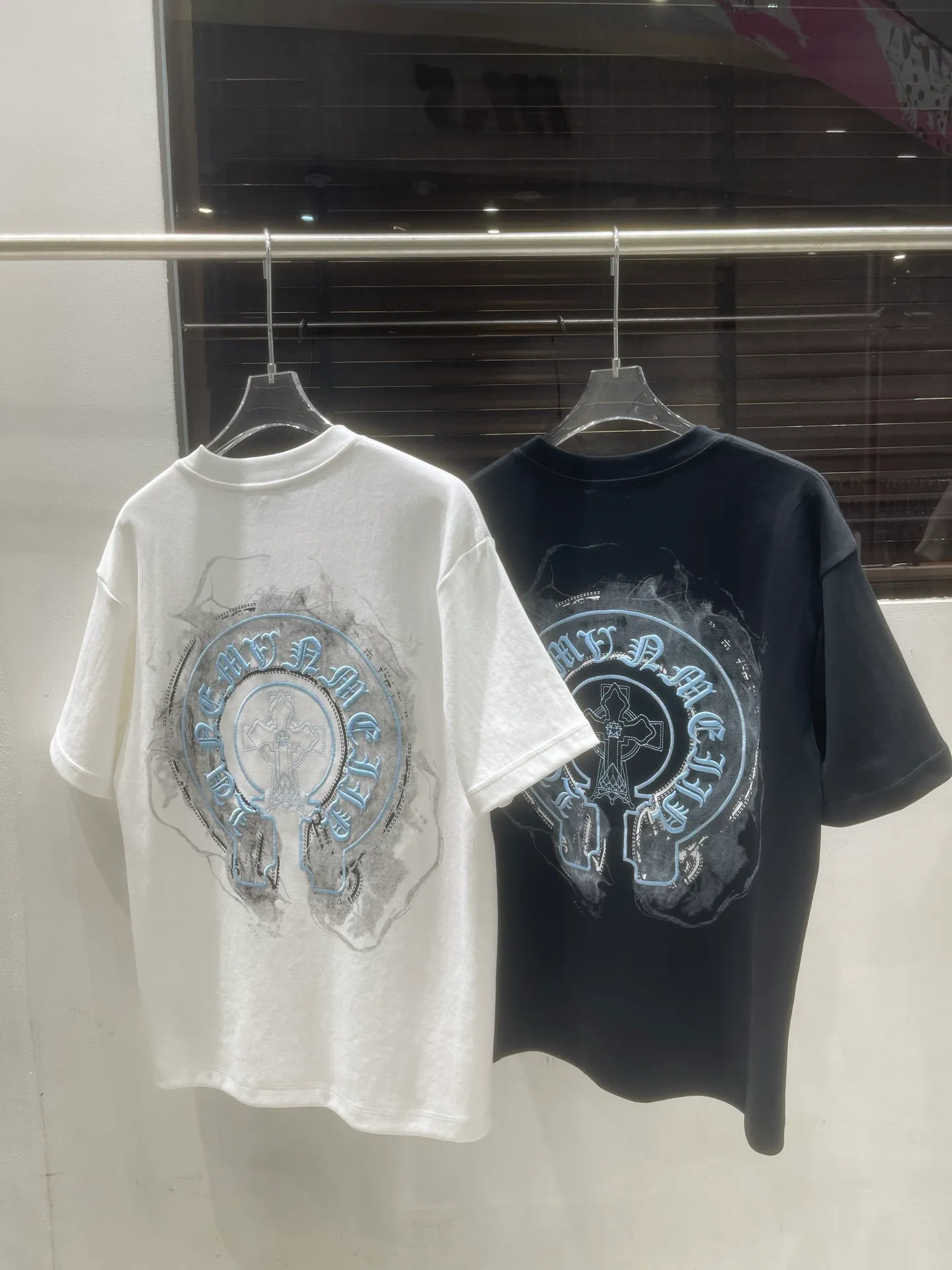 T ， ， 。 White（ + ） Black（ + ） 。 Same Style :White Black Sizes:M~3XL :6035